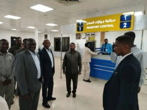 الوالي يتفقد مطار الخرطوم
